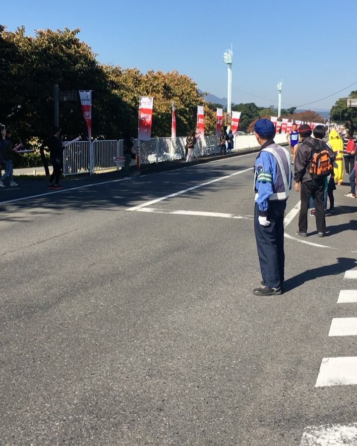 スタッフの茂木君がぐんまマラソンに参加しました🏻
私たちは応援に
10キロ完走おめでとう🏻️🏻
お疲れ様様でした！！！